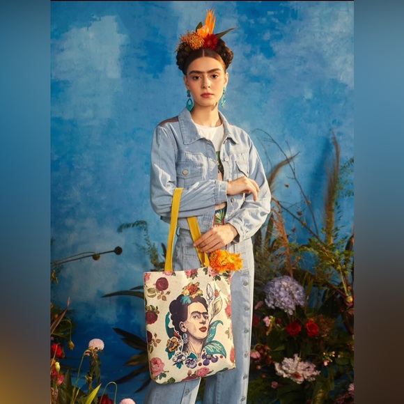 Frida Figure & Flower Pattern Square Bag - Picture 4 of 6